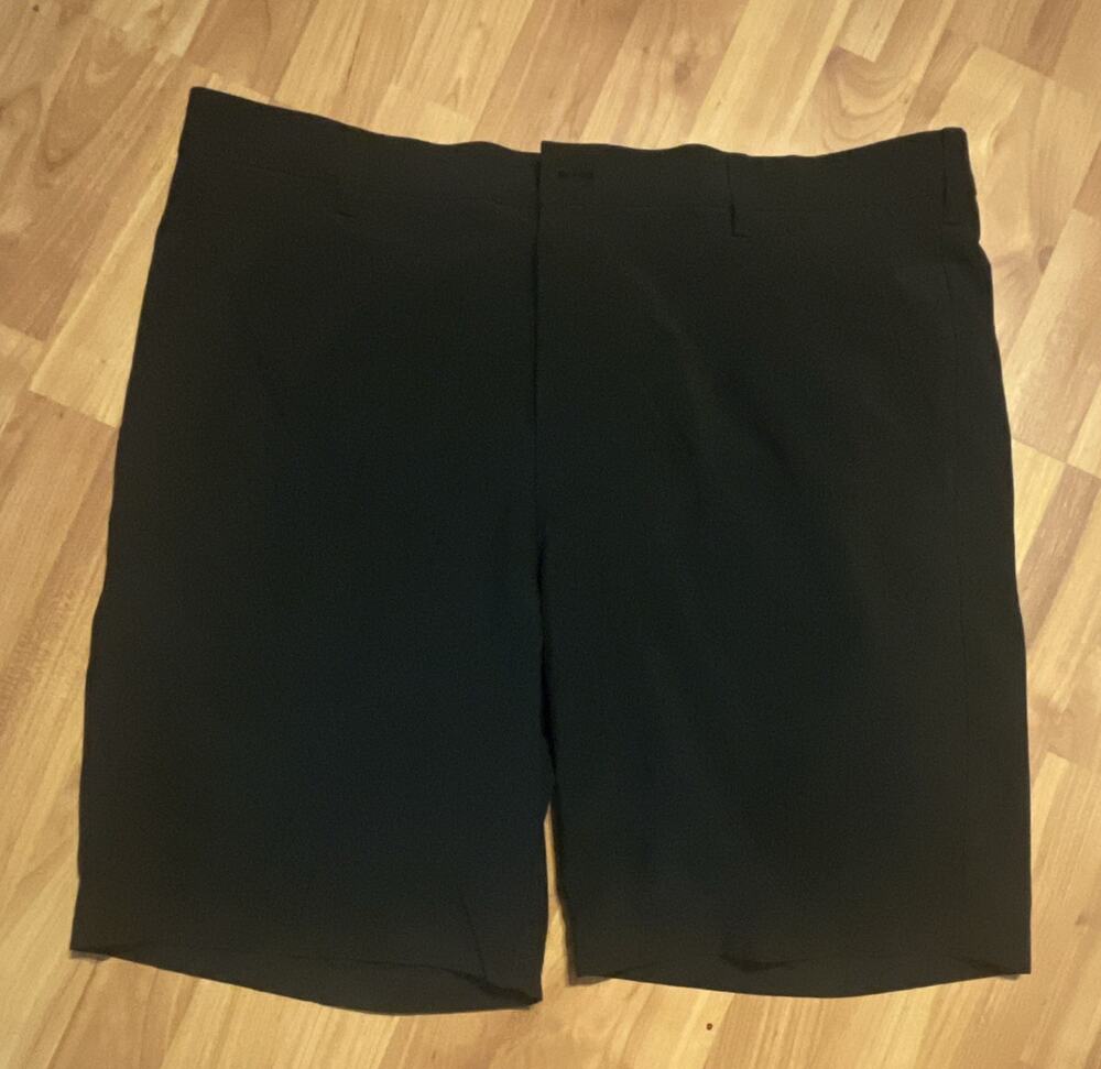IZOD Men's Golf Shorts 40W Black Solid Flat Front Pockets Belt Loops Logo